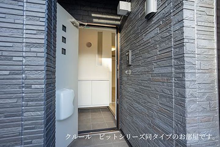 ハリーズコートBの玄関