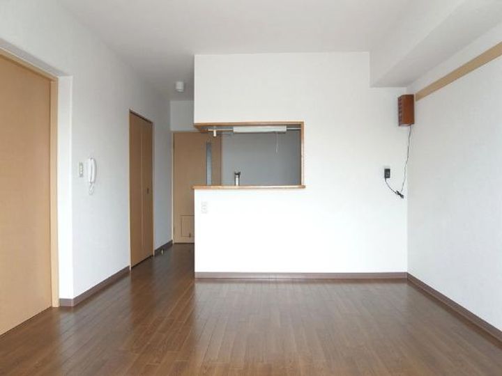 フルーエント芝山の居間