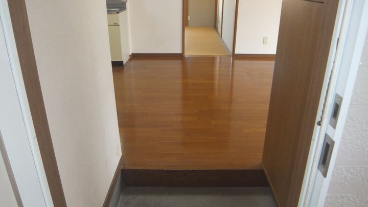 ハウスリポーズAの玄関