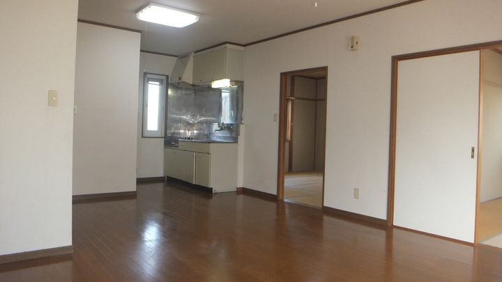 ハウスリポーズAの居間