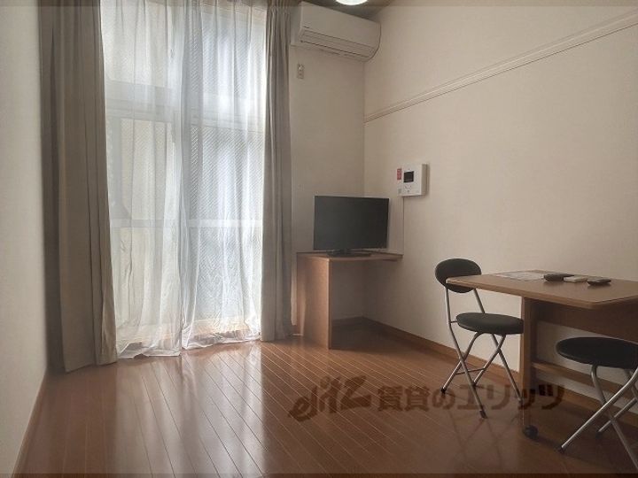 レオパレスK&K1の居間