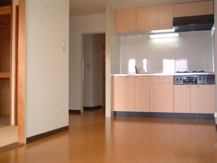 西沢マンションの居間