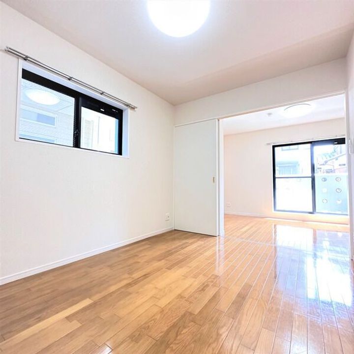 愛知県岡崎市六名東町(マンション)の賃貸物件の居間