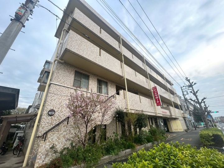 ビューロー中山の外観