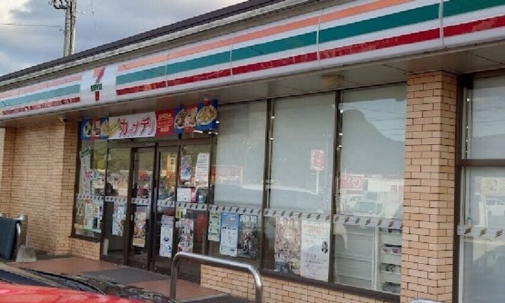 スティングレイス・コートの周辺