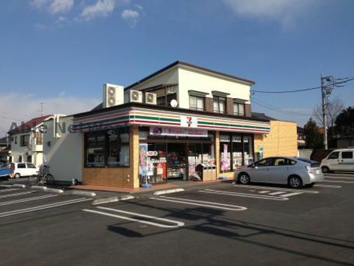 サニー・フィールドの周辺