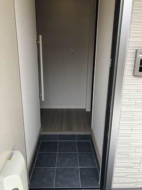 エクラシエ Tの玄関