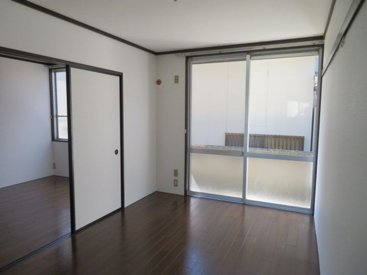 フラワーハイツの居間