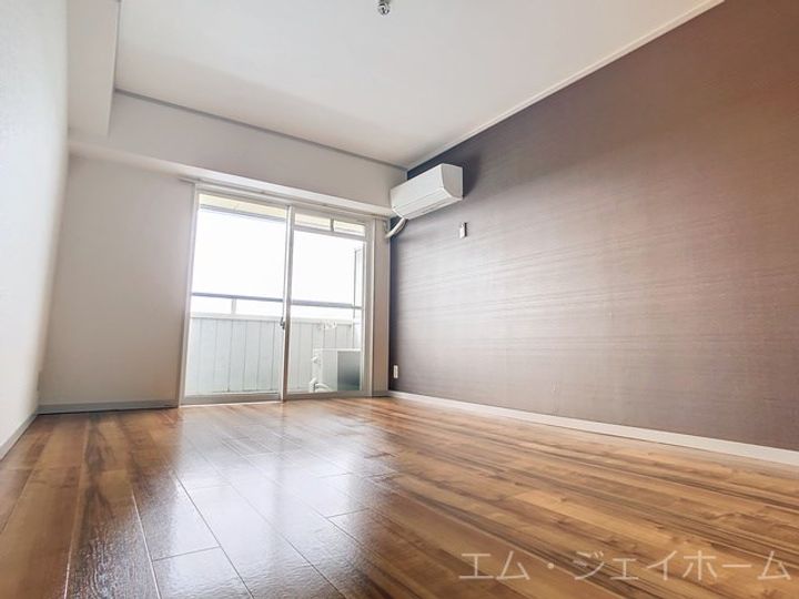 シャトレービルの居間