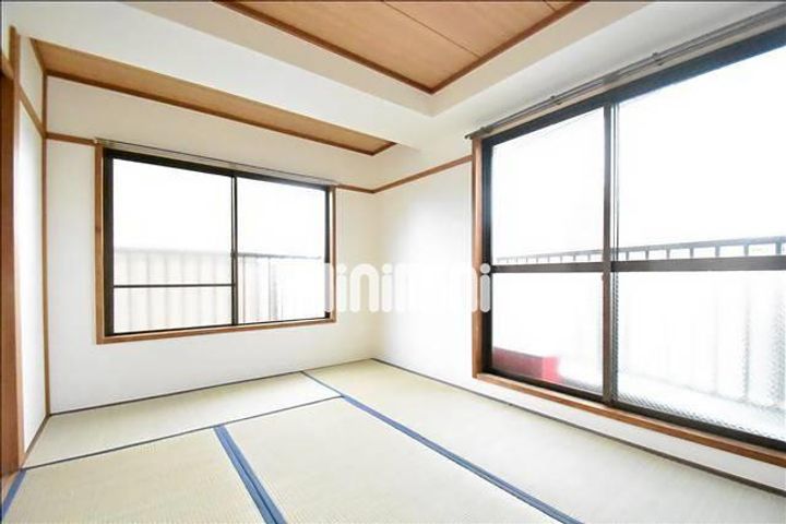 高橋ビルの居間