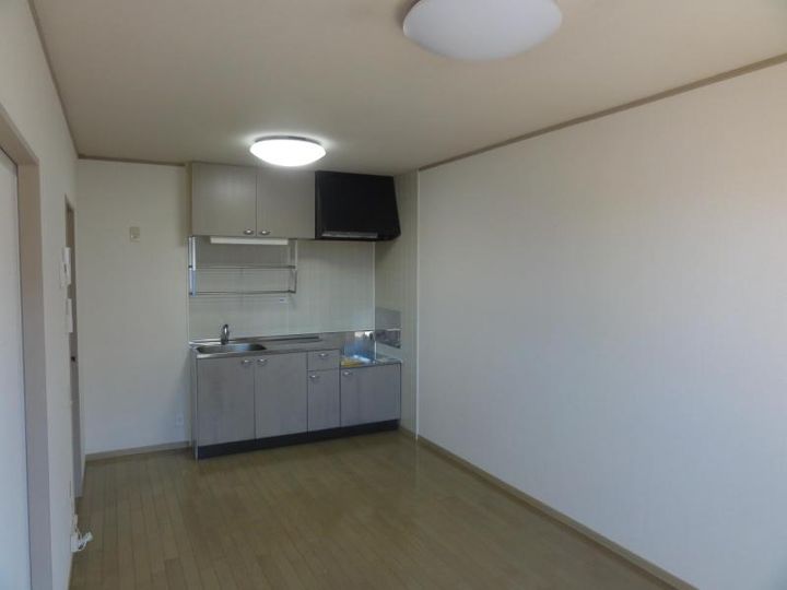 山形県山形市桜田東4(アパート)の賃貸物件の居間