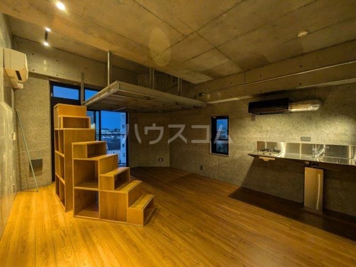 レイオーバー金町の居間