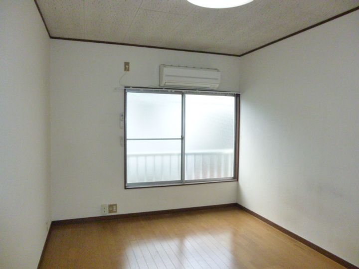 ハウスカワタ1の居間