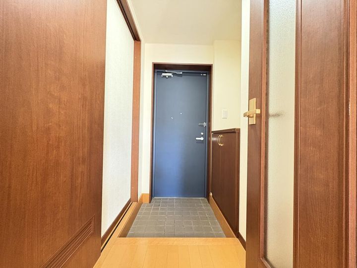 ハイツアオキの玄関