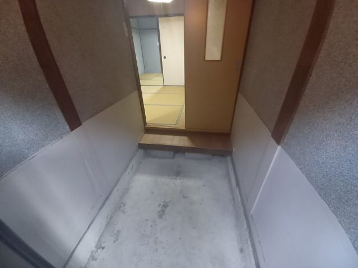 西コーポの玄関