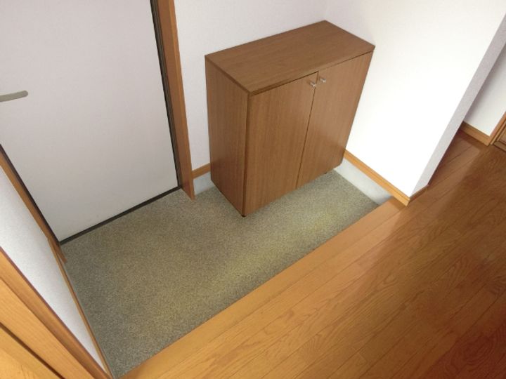 泉ハイツの玄関