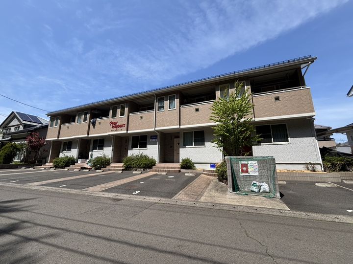 プール・トゥジュールの外観