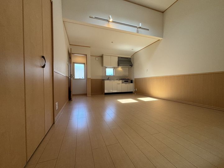 プール・トゥジュールの居間