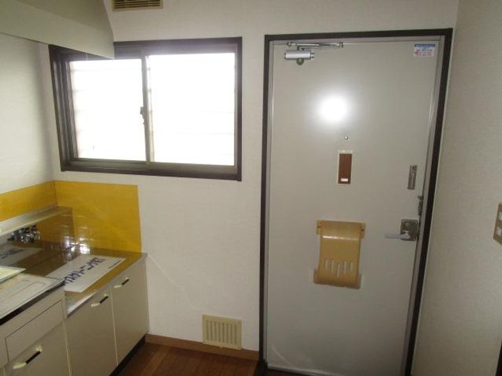 コーポ吉備路の玄関