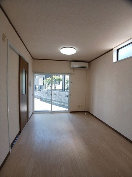 メゾネットしをんDの居間