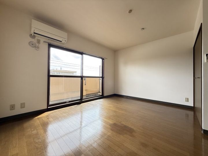 ラ・セゾン城北の居間