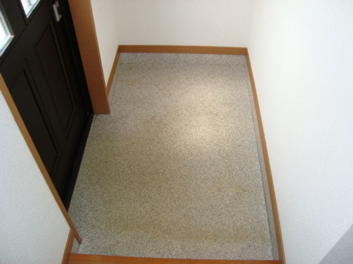 三重県鈴鹿市桜島町1(一戸建)の賃貸物件の玄関