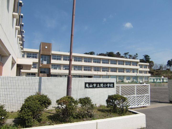 グリーンハイツ関の周辺
