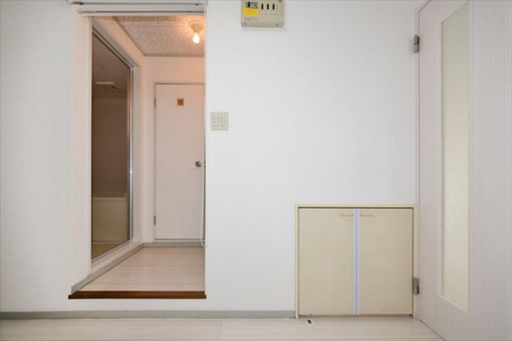ラックハイツ国富Aの玄関
