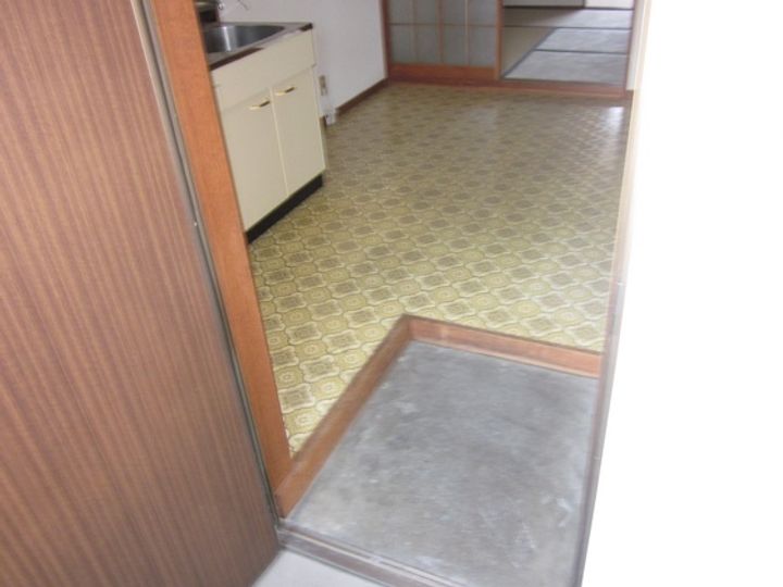 杉岡アパートの玄関