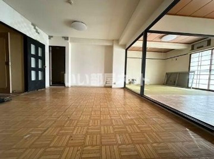 ユニーブル第2六田の居間