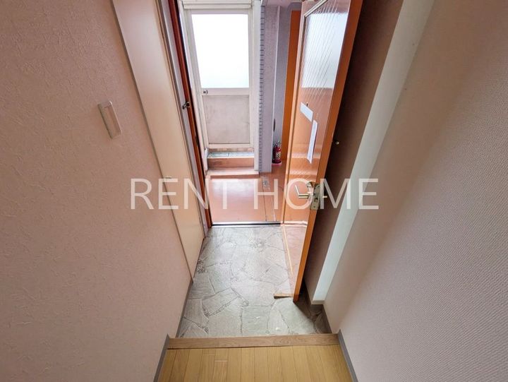 ゴールドハイツの玄関