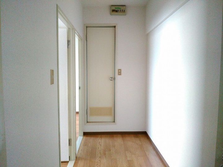 大和田ローズマンションの玄関