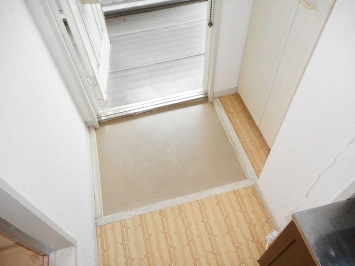 セジュール成田A棟の玄関