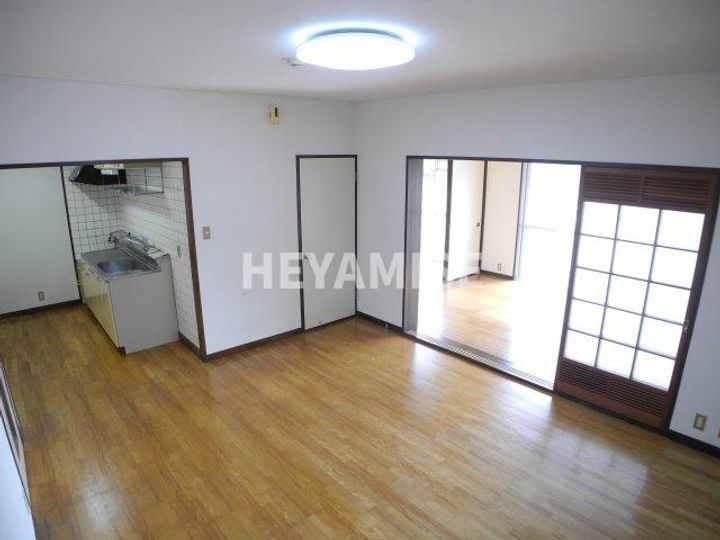 グリーン白鳥の居間