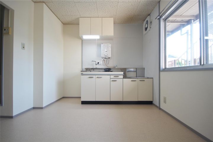 フォーレント西田代のキッチン