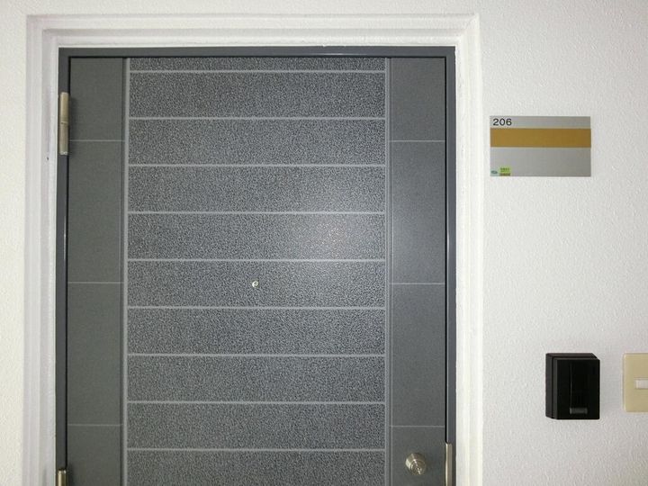 第5和秀ビルの玄関