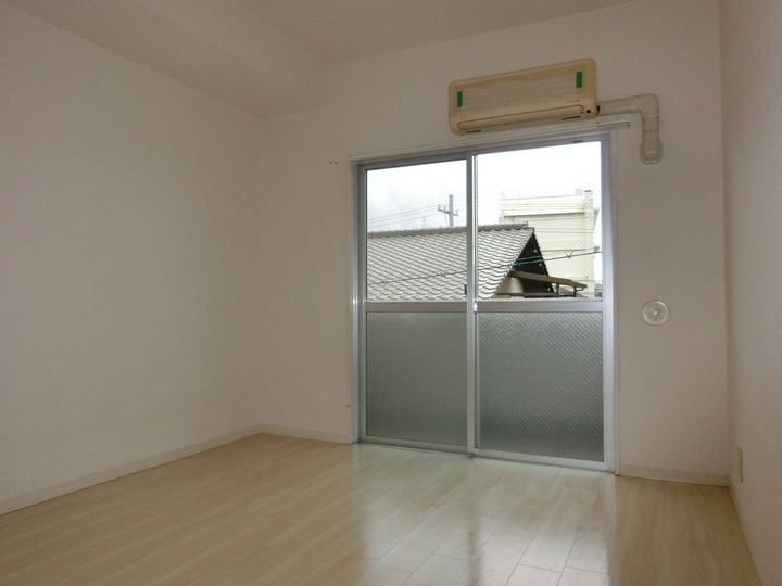 第5和秀ビルの居間