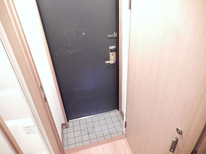 エステートモア平尾パージュの玄関