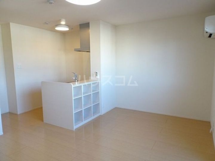 コスモパーク Cの居間