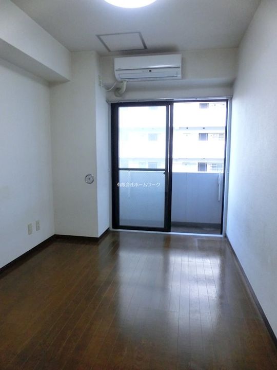 ウイング新中野の居間