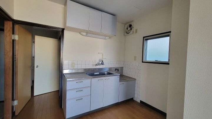 岡山県岡山市中区浜2(マンション)の賃貸物件のキッチン
