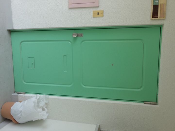 第3睦美荘ビルの玄関