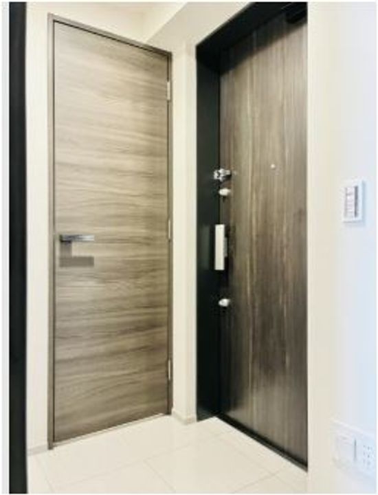 白金ザ・スカイ東棟の玄関