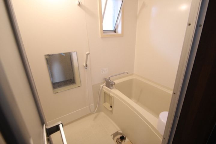 シャトレイーストBの風呂