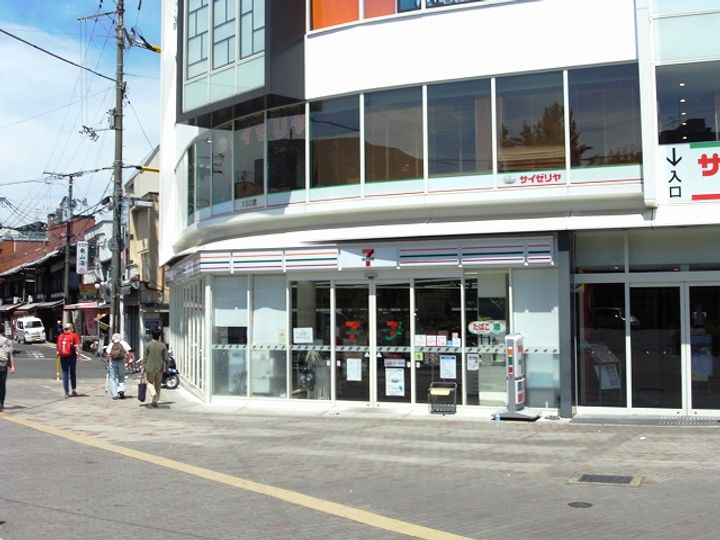 フェニックスIIの周辺