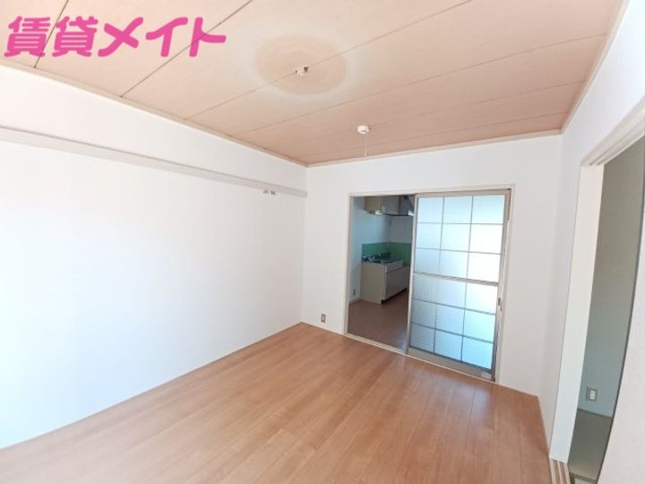 じゅねすしろやま B棟の居間