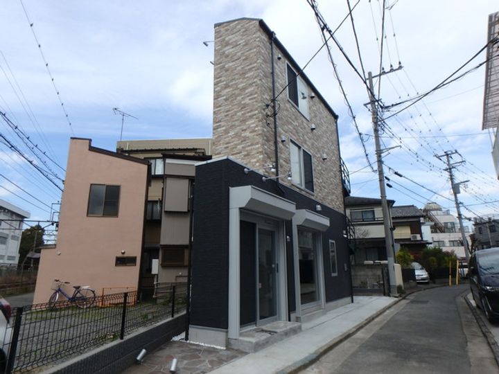FORBELL FLAT向河原の外観