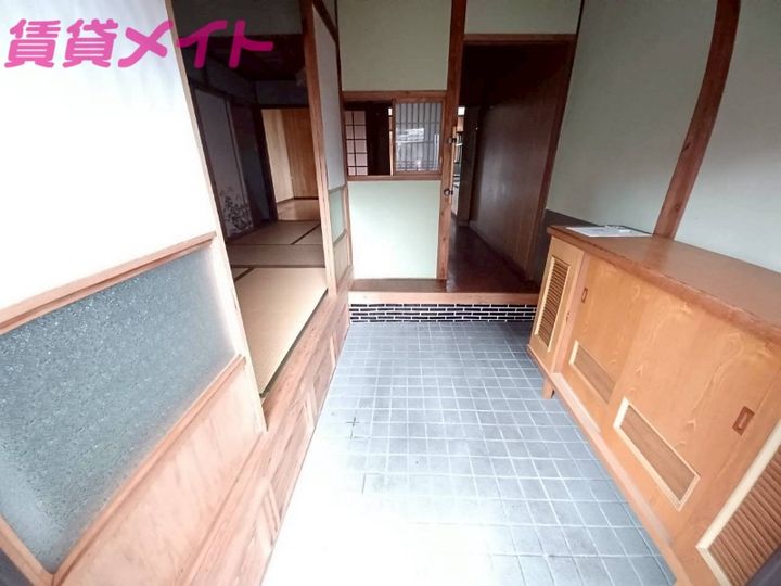 三重県四日市市東新町(一戸建)の賃貸物件の玄関