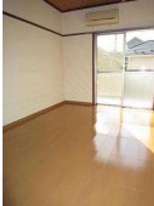 大岡山ハウジングの居間