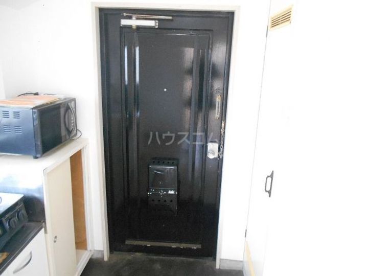 ヒルズ白楽IIの玄関